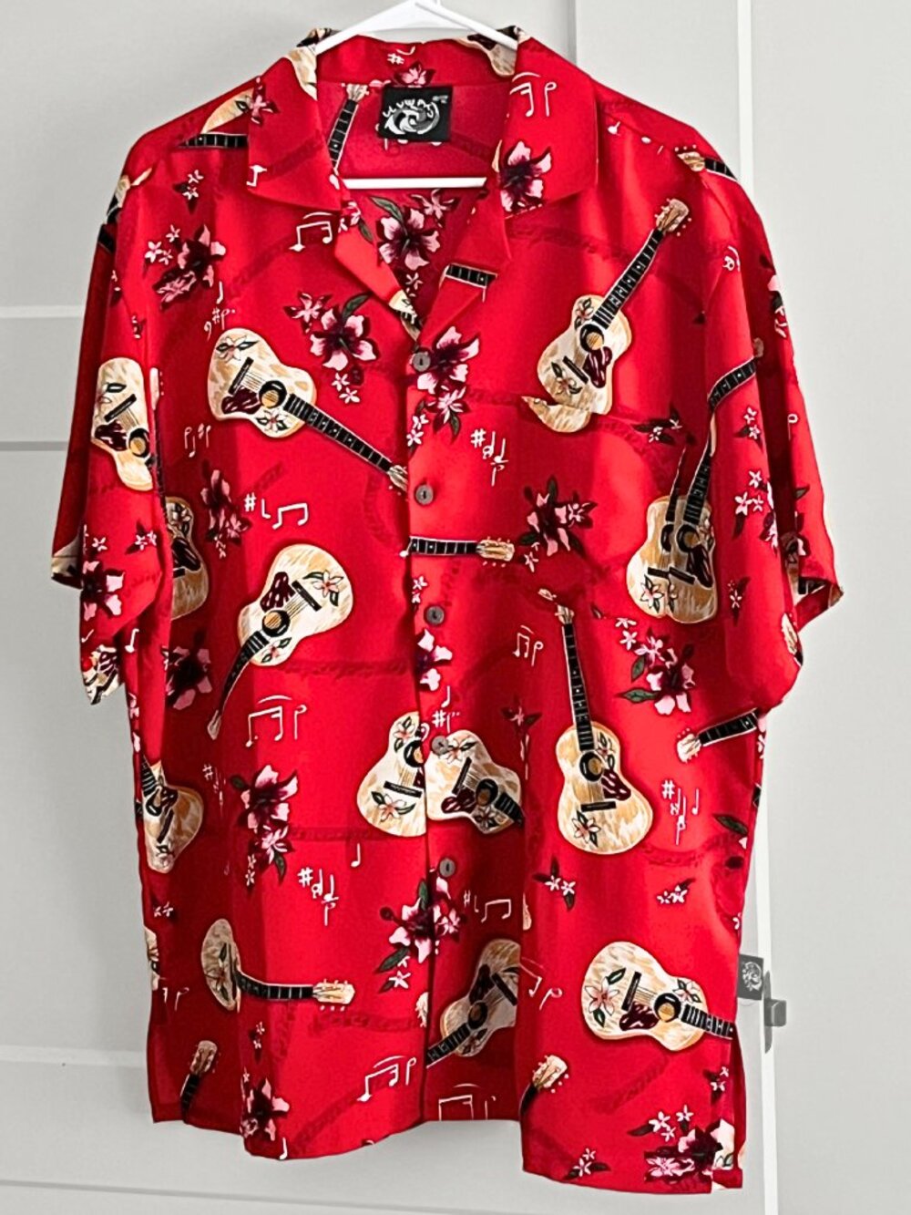 Summer’s here. Uluwatu Hawaiian Shirt Men's XL Guitars, Hibiscus, ALOHA!